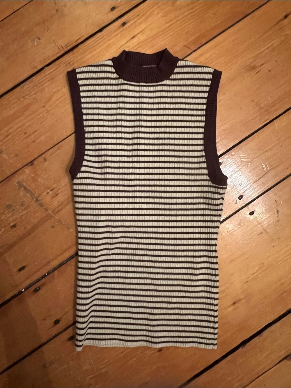 Frankie’s Sleeveless Knit Mockneck Size M